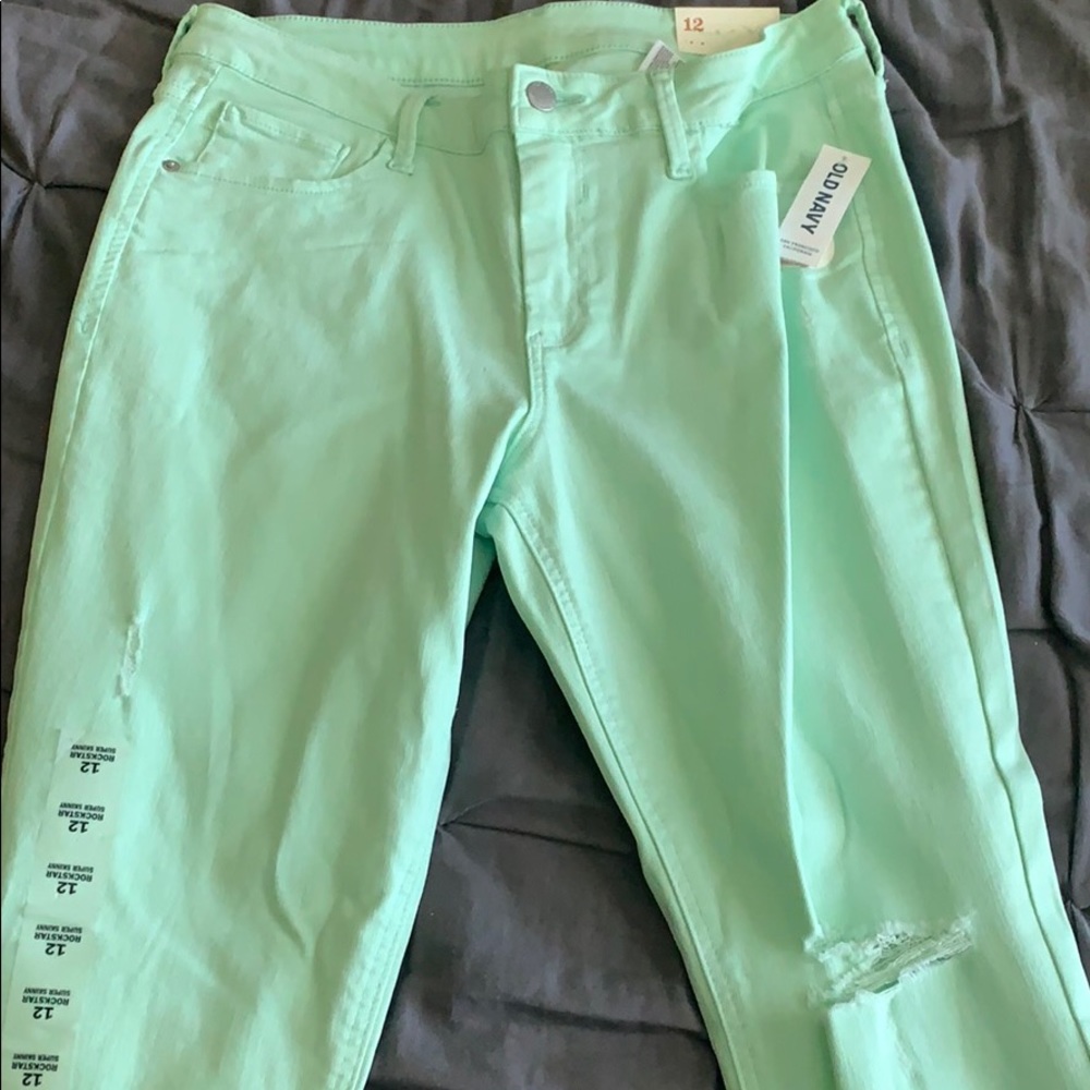 Old Navy Ankle length ripped jeans mid-rise